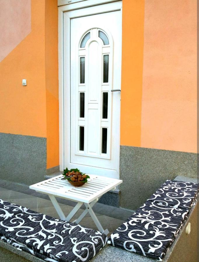 Apartment Ory Near The City Center With Free Parking Pula Exterior photo