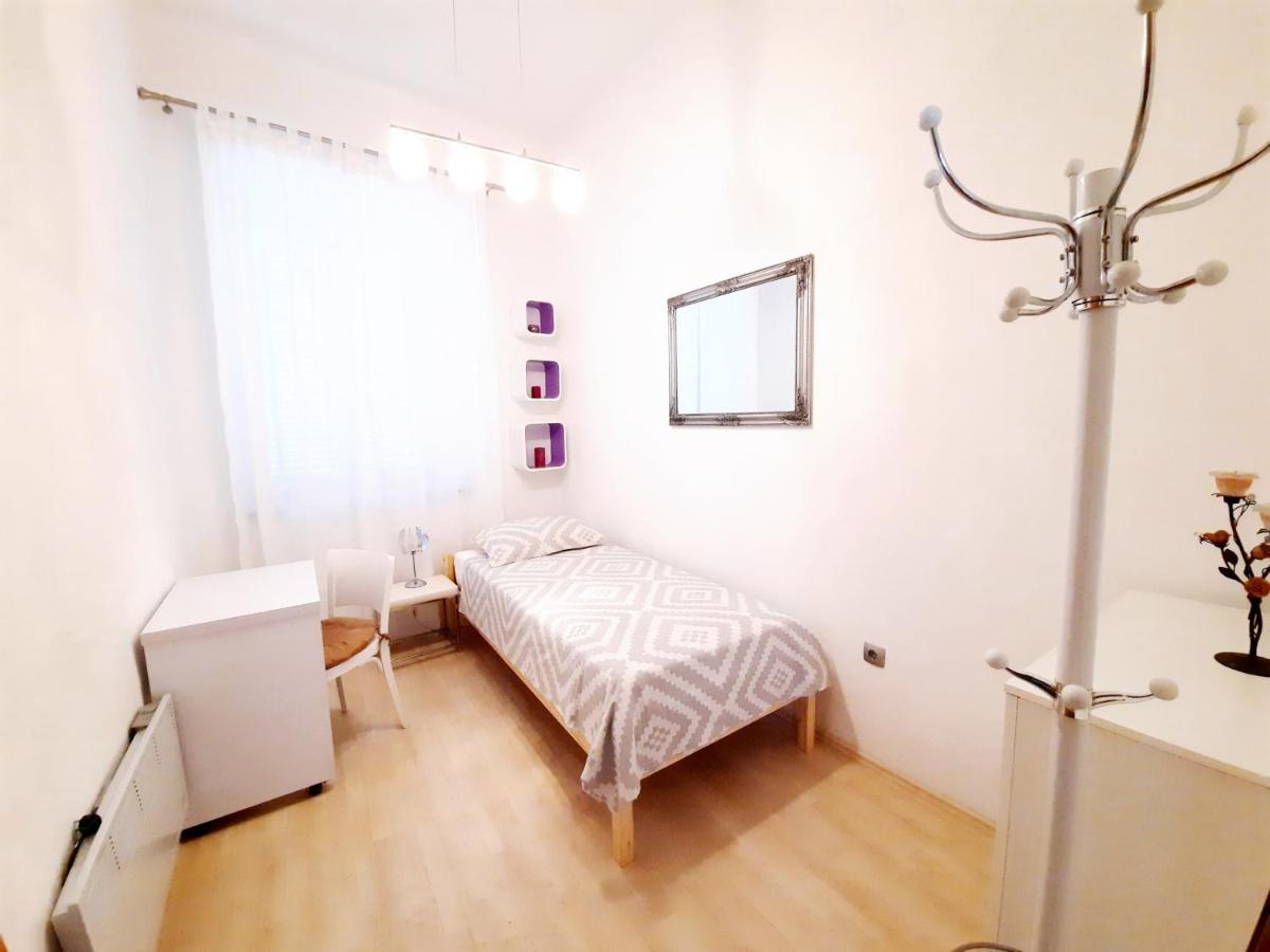 Apartment Ory Near The City Center With Free Parking Pula Exterior photo